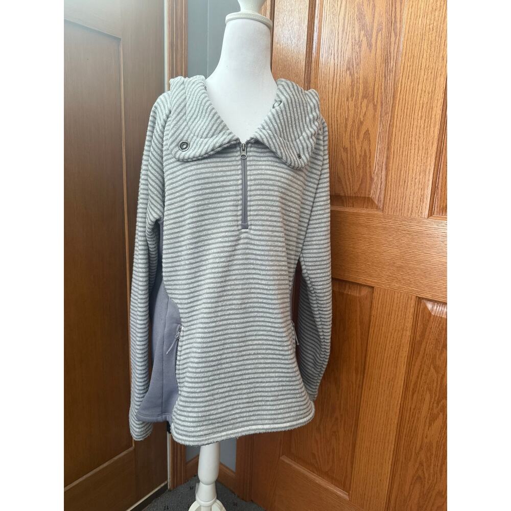 Avalanche Hooded Quater Zip Gray and White Size XL